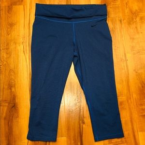 Nike woman’s large leggings capris yoga athletic